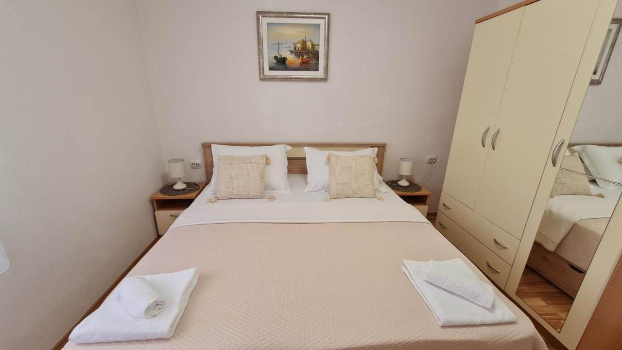 Apartman "Flower Garden" ราชานาส ภายนอก รูปภาพ