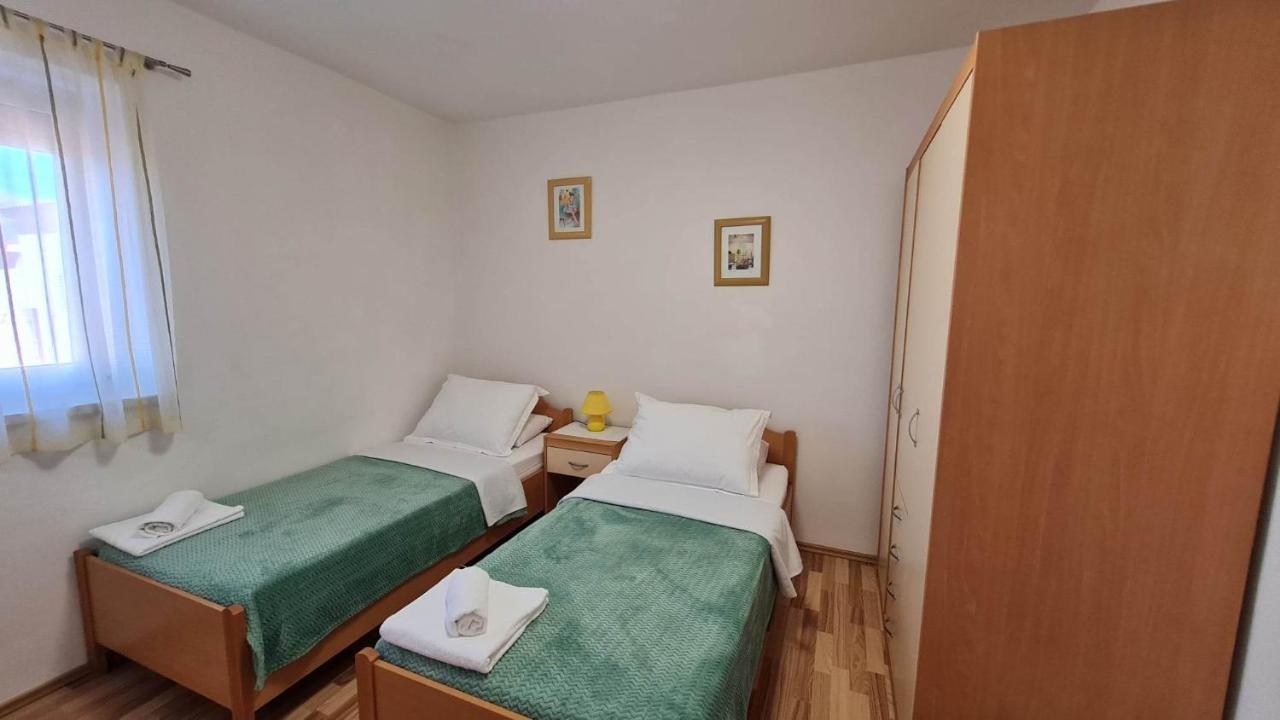 Apartman "Flower Garden" ราชานาส ภายนอก รูปภาพ