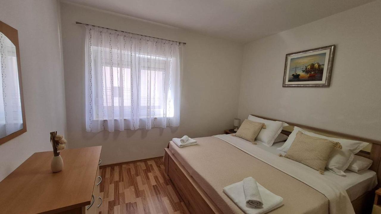 Apartman "Flower Garden" ราชานาส ภายนอก รูปภาพ