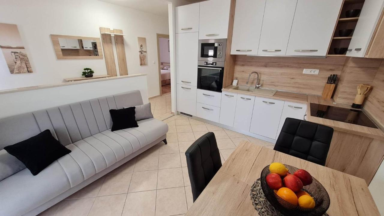 Apartman "Flower Garden" ราชานาส ภายนอก รูปภาพ